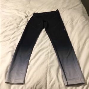 😍BOGO FREE😍 😍Nike Pro leggings medium😍